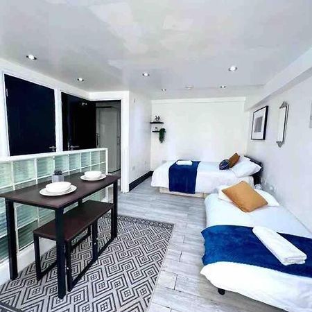 Studio Apartment In Londra Esterno foto