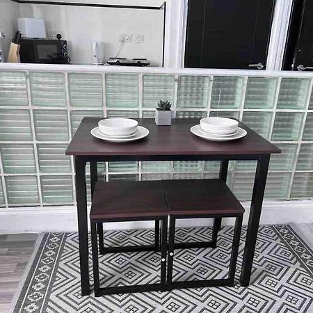 Studio Apartment In Londra Esterno foto