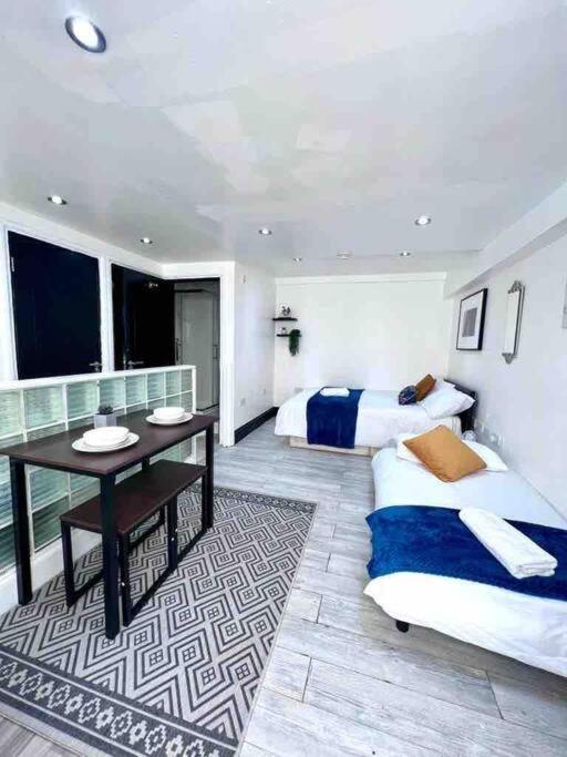 Studio Apartment In Londra Esterno foto