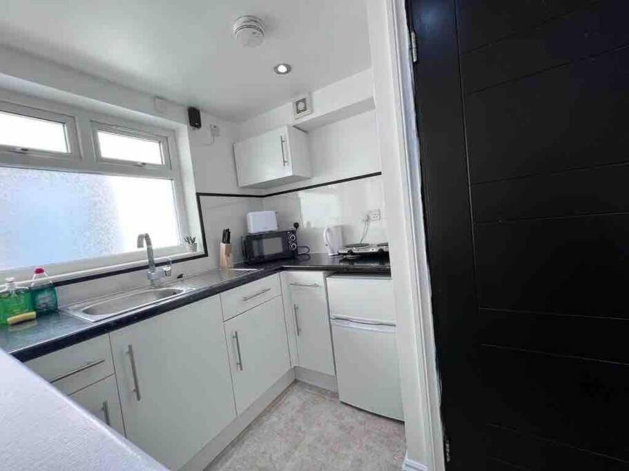 Studio Apartment In Londra Esterno foto