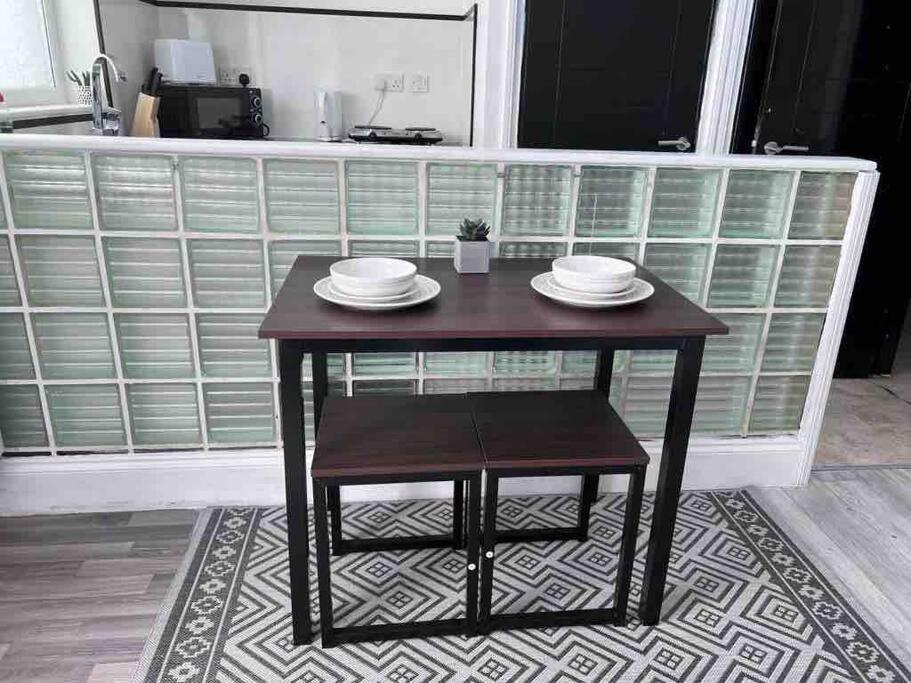 Studio Apartment In Londra Esterno foto