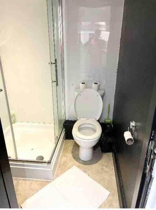 Studio Apartment In Londra Esterno foto